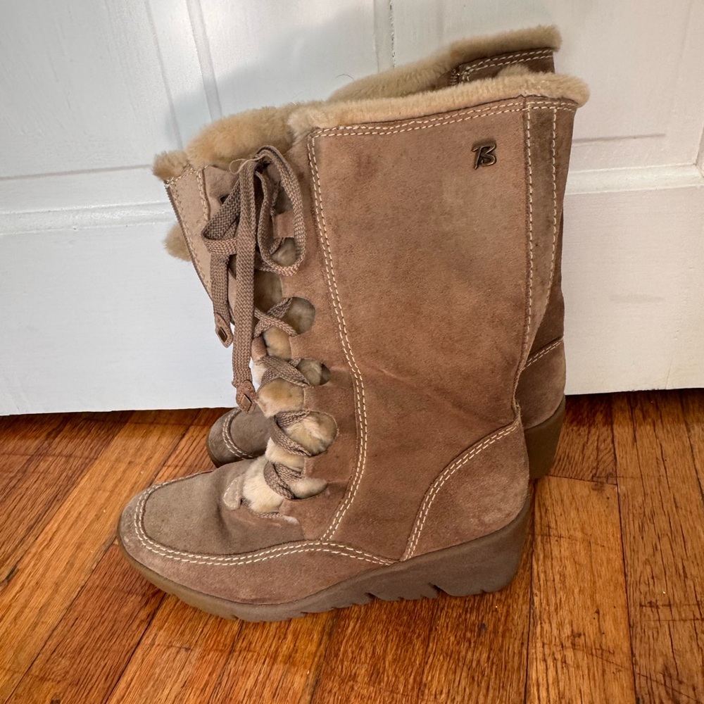 Brilliant Water-Resistant Women's Tan Suede Fur-Lined Boots Size 8
